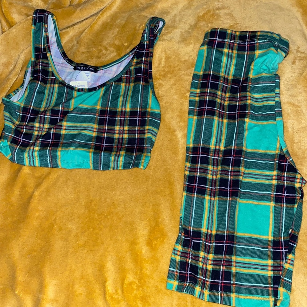 Two piece - Picture 3 of 4